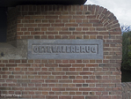 Oostzijde brug. Naamsteen.
<br/>
Corrie Groen- Pickhard, 2014-11-24